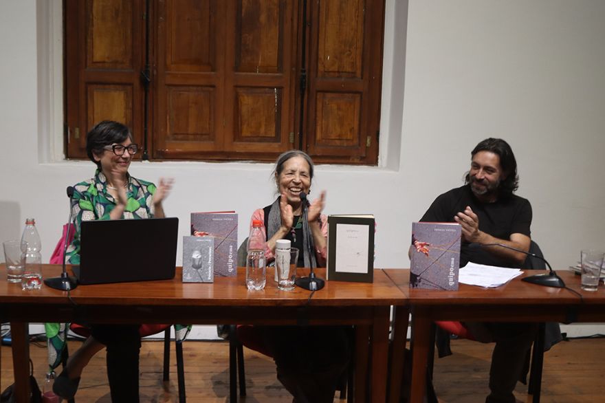 U. de Chile presentó los libros “QUIPOema” y “Precario” de la artista Cecilia Vicuña